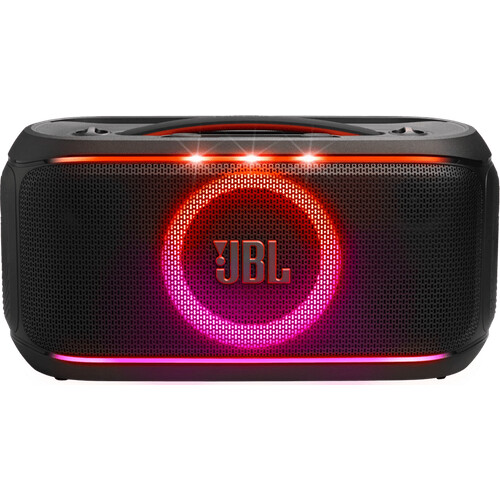 Lasse mit der JBL PartyBox On-The-Go 2 die ...