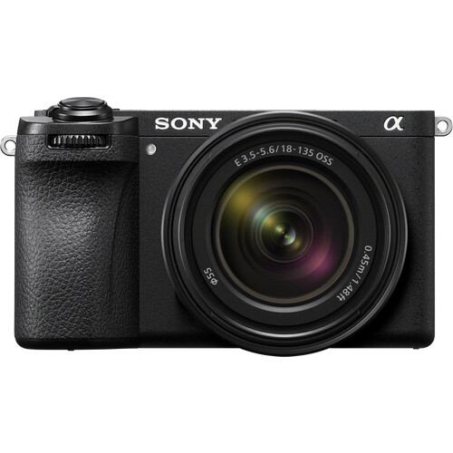 Das Sony A6700 + E 18-135mm f/3.5-5.6 OSS ist ein ...