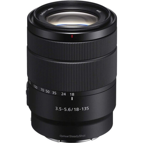 Met een indrukwekkend zoombereik van 18-135 mm ...