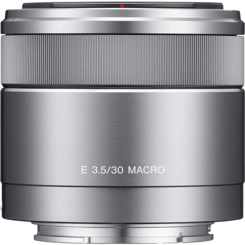 De Sony E 30mm f/3.5 Macro is een macrolens voor ...