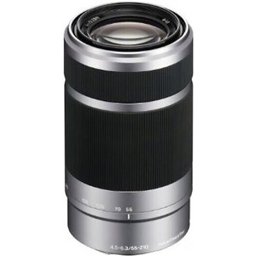 Deze zilverkleurige Sony E 55-210 mm F4.5-6.3 ...