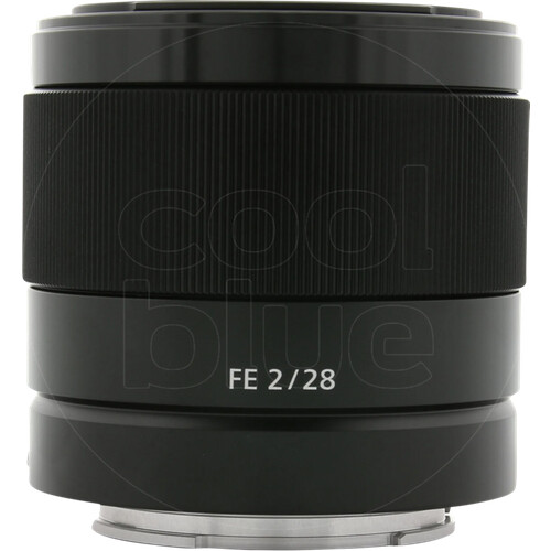 De Sony FE 28mm f/2.0 is een groothoek primelens ...